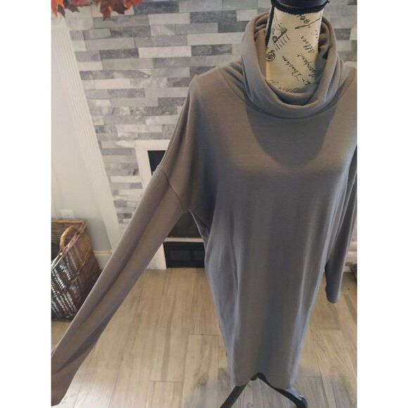 CABI  gray small turtle neck long sleeve dress - Picture 4 of 9